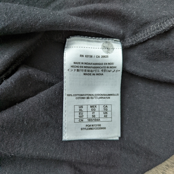 EUC Guess V-neck - Picture 6 of 6